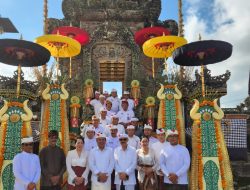 Bupati Bangli dan Wabup Hadiri Persembahyangan di Pura Puseh Kawan