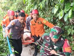 Tragedi di Pantai Atuh Nusa Penida, Bule Jatuh saat Turun Tangga Hingga Dievakusi Tim SAR
