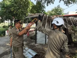 Depok Kian Tertib! Satpol PP Tertibkan 75 PKL dan Bangunan Liar di Jalan Raya Bogor